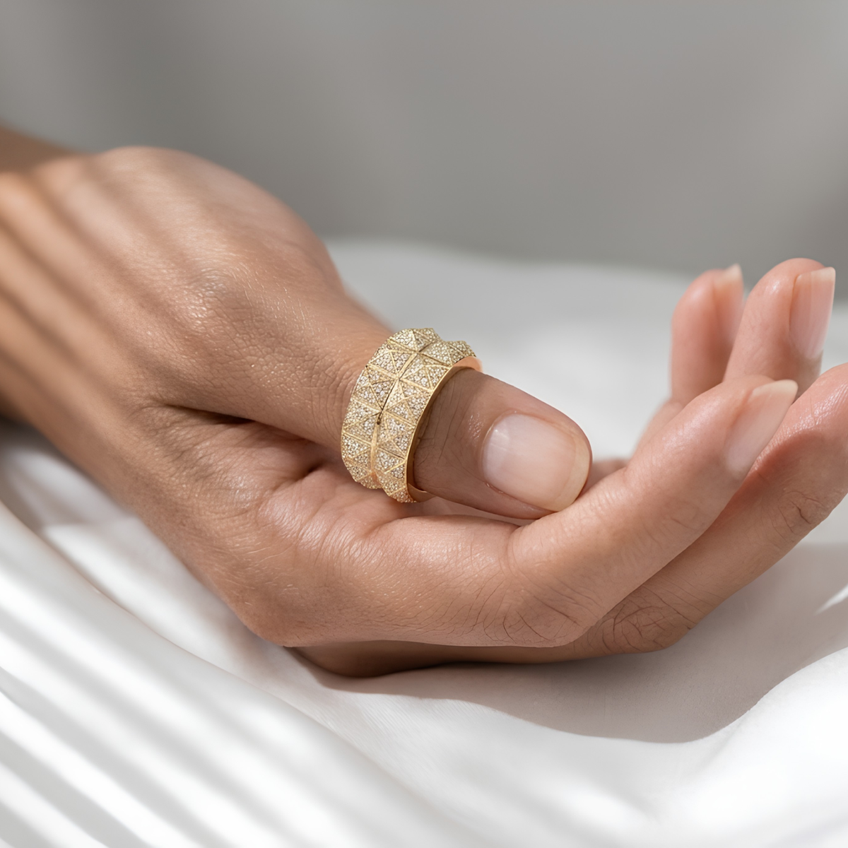 Micro Pavé Pyramid Oura Ring 5 Ring Jacket