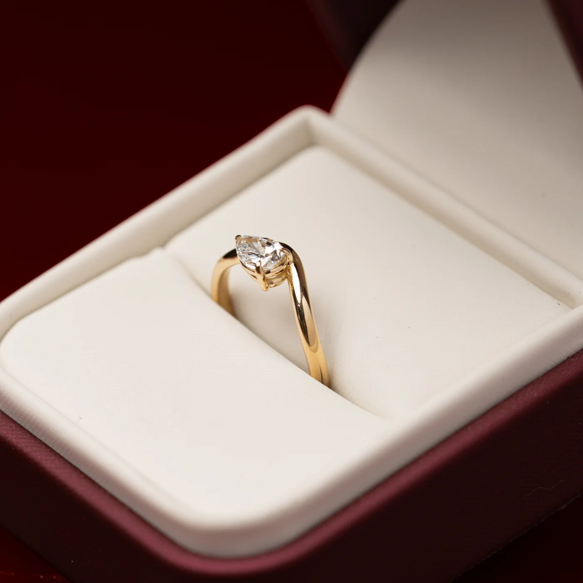 Sculptural Pear Diamond Ring in Solid Gold – 0.50 CT