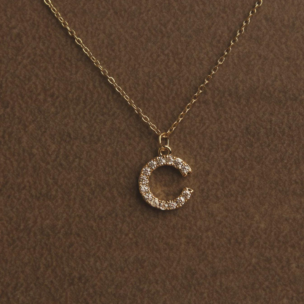Collar con colgante de inicial de moissanita personalizado: oro de 10K o plata de ley