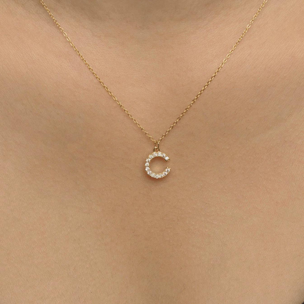 Collar con colgante de inicial de moissanita personalizado: oro de 10K o plata de ley