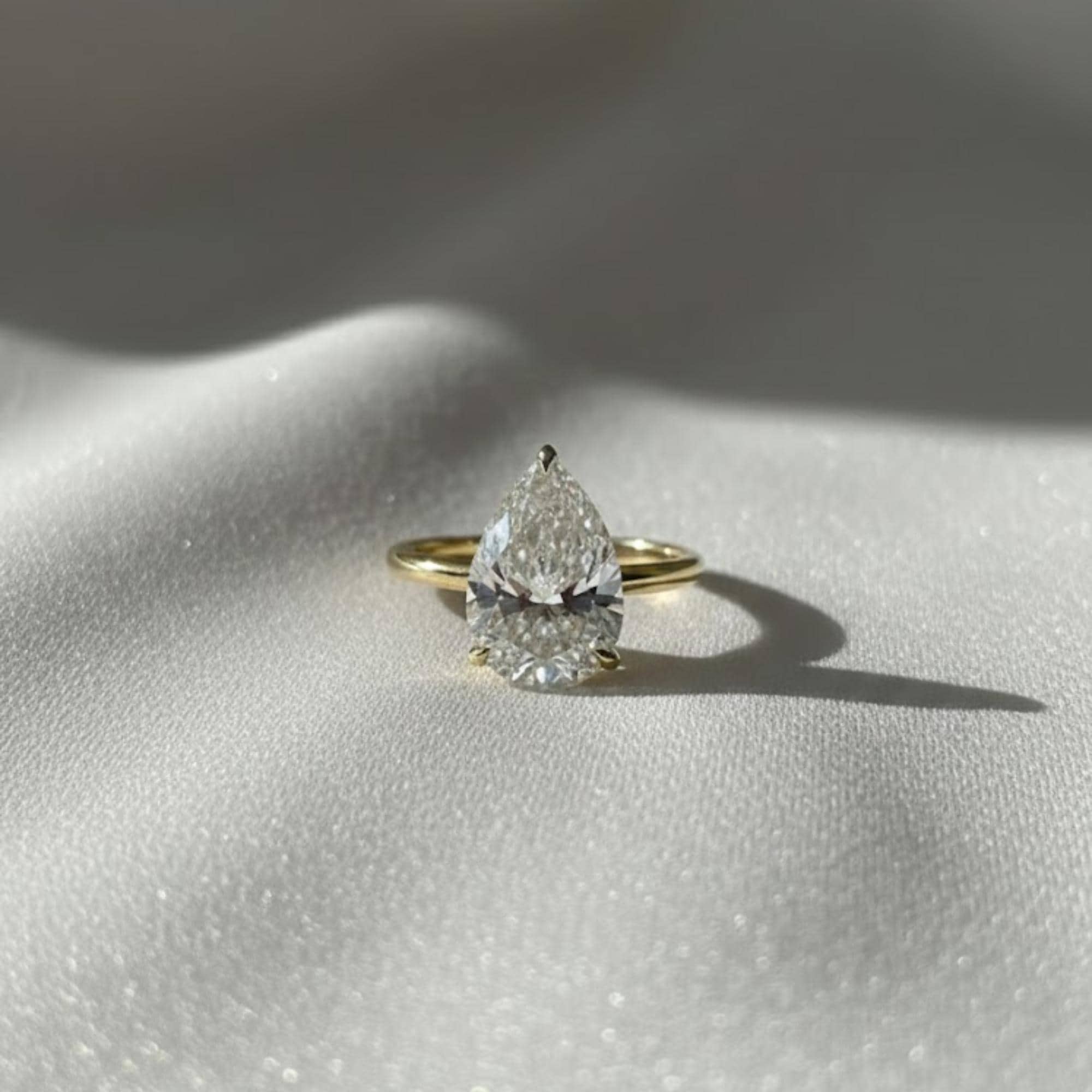 Pear Cut 3 Carat IGI Certified Lab Grown Diamond F Color VS2 Clarity Solitaire Engagement Ring Handmade of Solid Gold