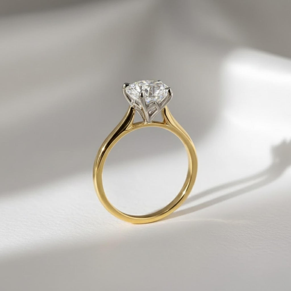 Anillo de compromiso con diamante cultivado en laboratorio de 1 quilate, talla brillante redonda, color F, claridad VS2, engaste de tulipán / Anillo catedral de oro amarillo de 14K de dos tonos con engaste de loto