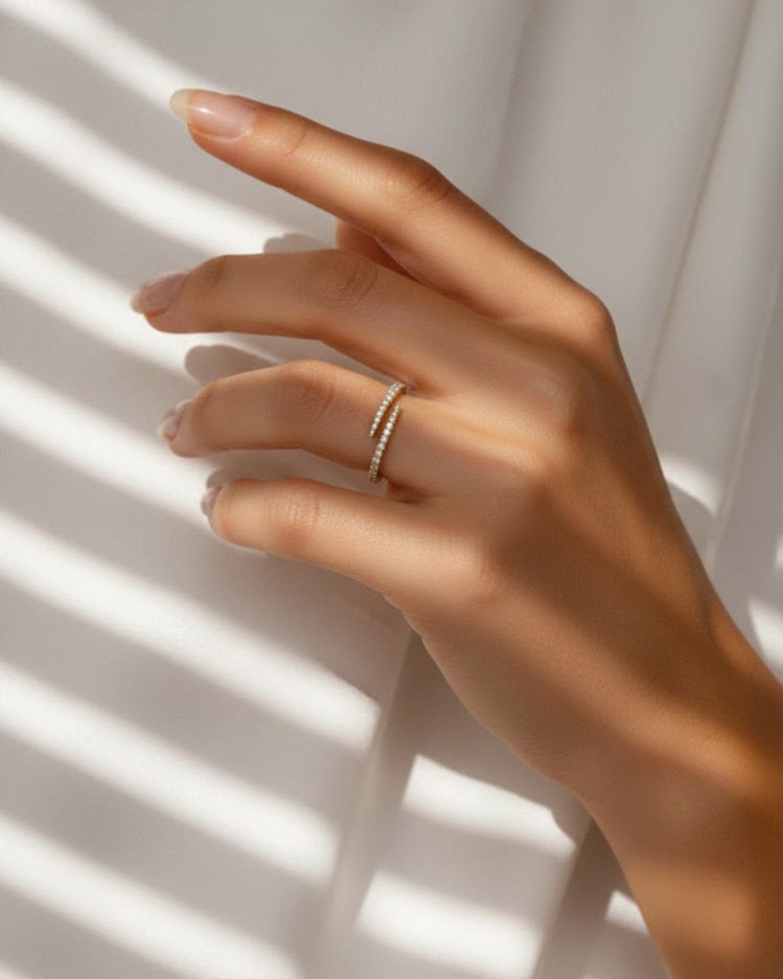 Pavé Wrap Around Claw Ring | Lab Grown Diamond Tapered Band | 14K Solid Gold Modern Ring