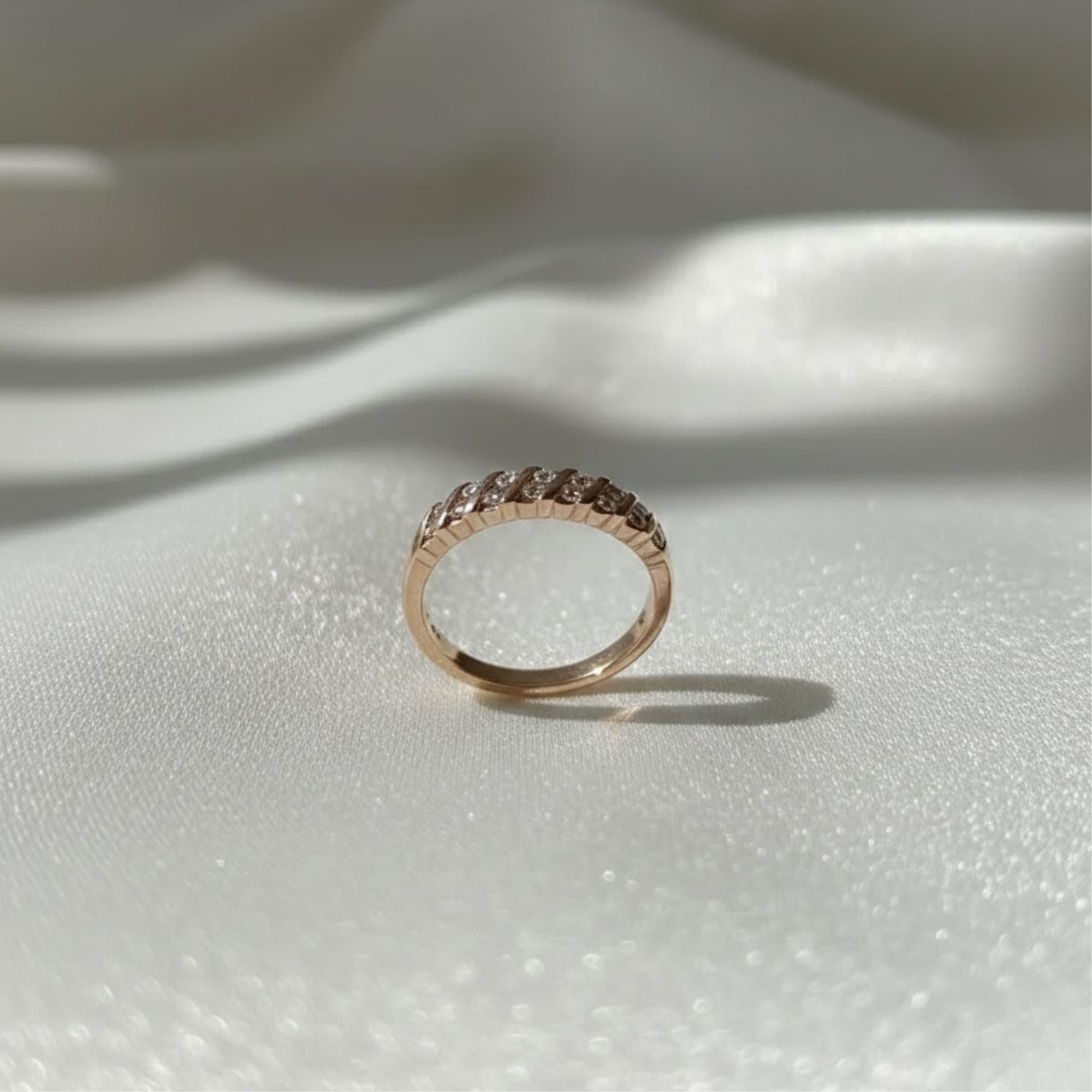Lab Grown Diamond Slant Gemlock Set Band 14K Gold Ring E F VS1 Luxury Investment Jewelry
